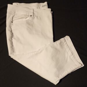 Womans White Capri Jeans